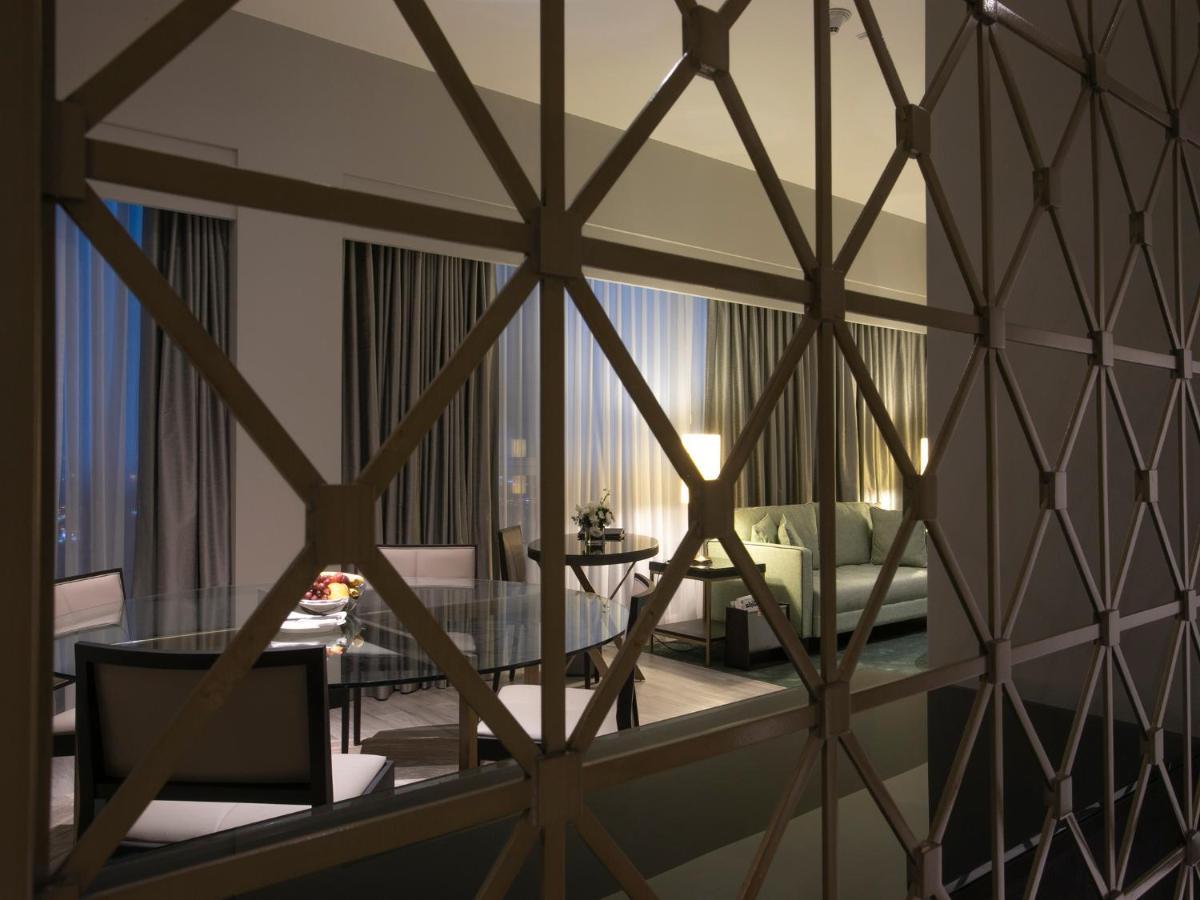 ไฮแอท รีเจนซี อัลกูต มอลล์ Hotel Kuwait City ภายนอก รูปภาพ The interior of a suite at the Mandarin Oriental, Munich