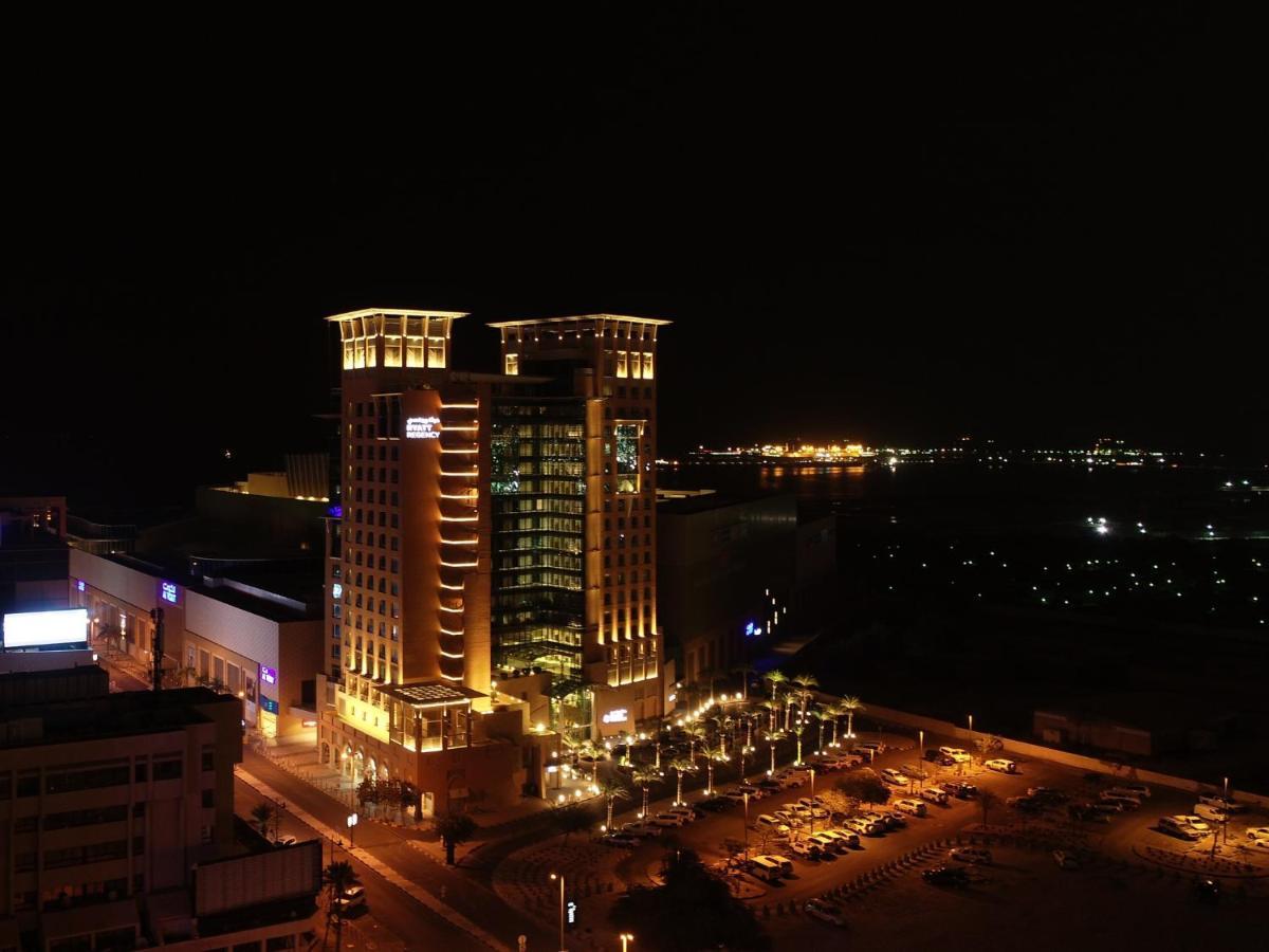 ไฮแอท รีเจนซี อัลกูต มอลล์ Hotel Kuwait City ภายนอก รูปภาพ The hotel at night