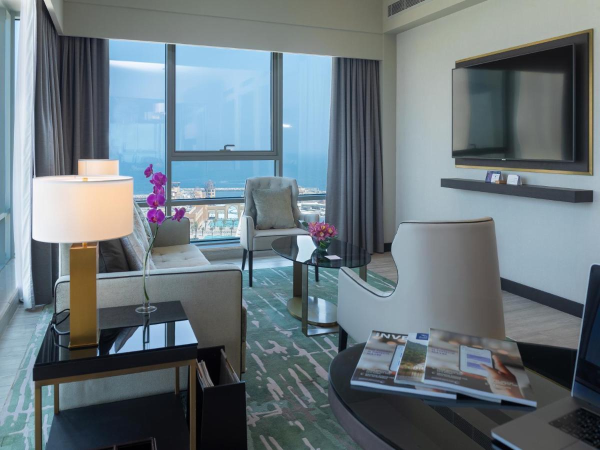 ไฮแอท รีเจนซี อัลกูต มอลล์ Hotel Kuwait City ภายนอก รูปภาพ A living room at the hotel