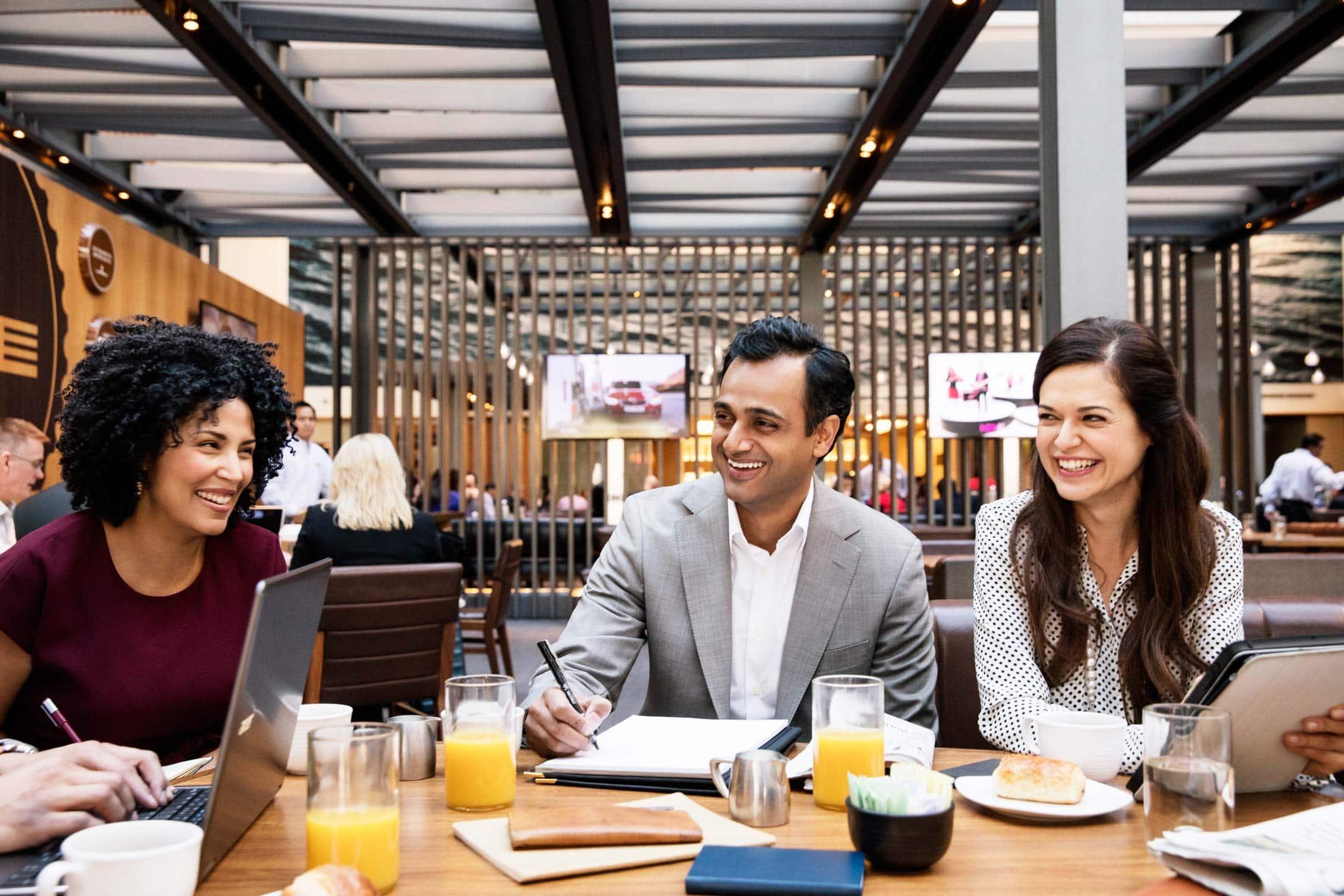 ไฮแอท รีเจนซี อัลกูต มอลล์ Hotel Kuwait City ภายนอก รูปภาพ A meeting at the airport