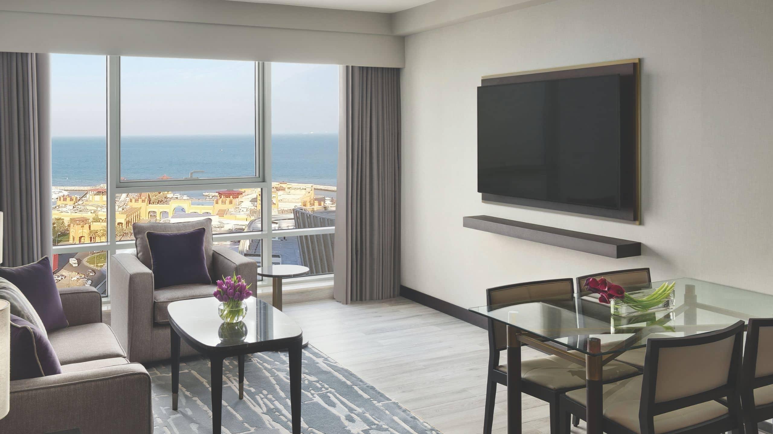 ไฮแอท รีเจนซี อัลกูต มอลล์ Hotel Kuwait City ภายนอก รูปภาพ A living room at the Ritz-Carlton, San Francisco