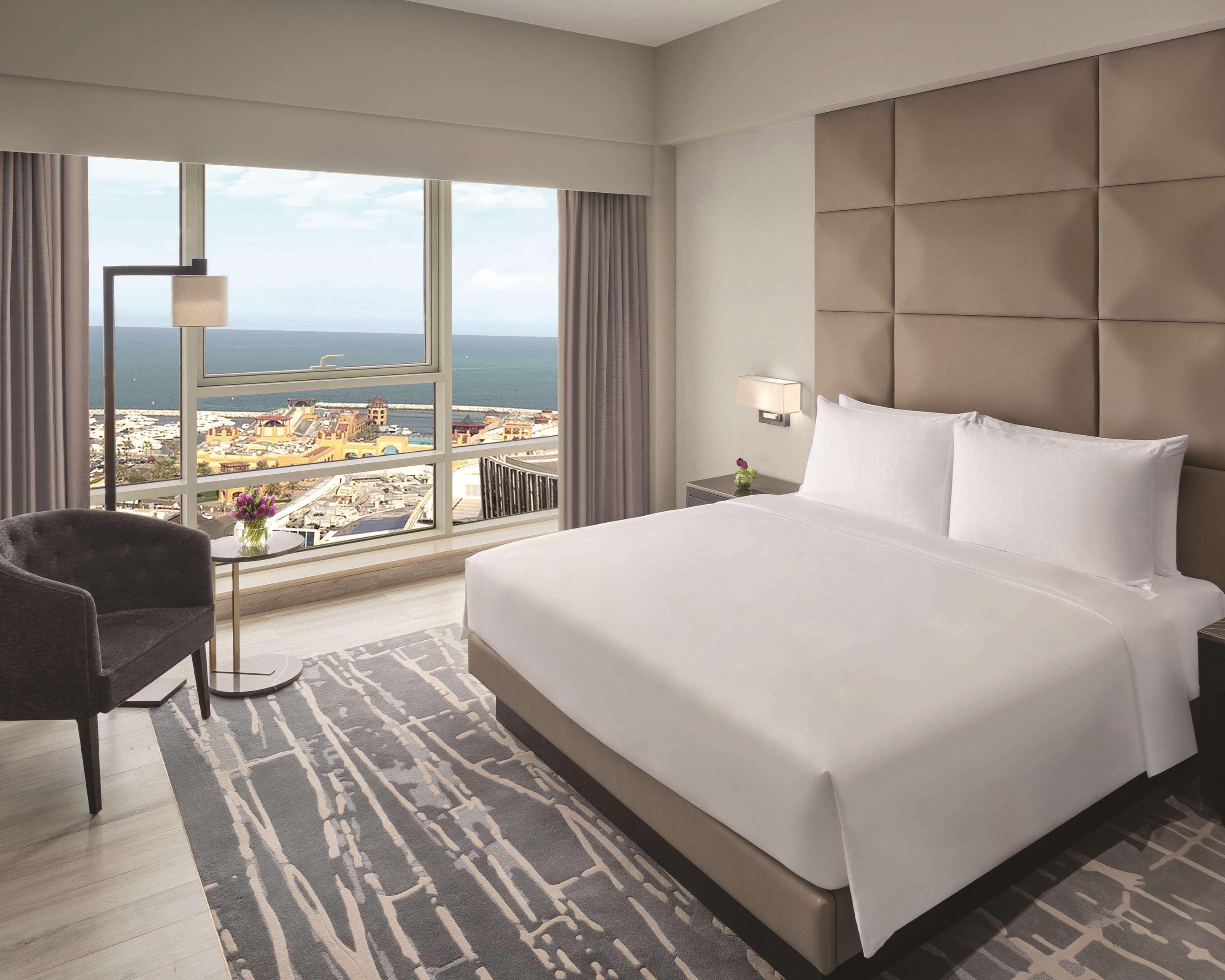 ไฮแอท รีเจนซี อัลกูต มอลล์ Hotel Kuwait City ภายนอก รูปภาพ A bedroom at the hotel