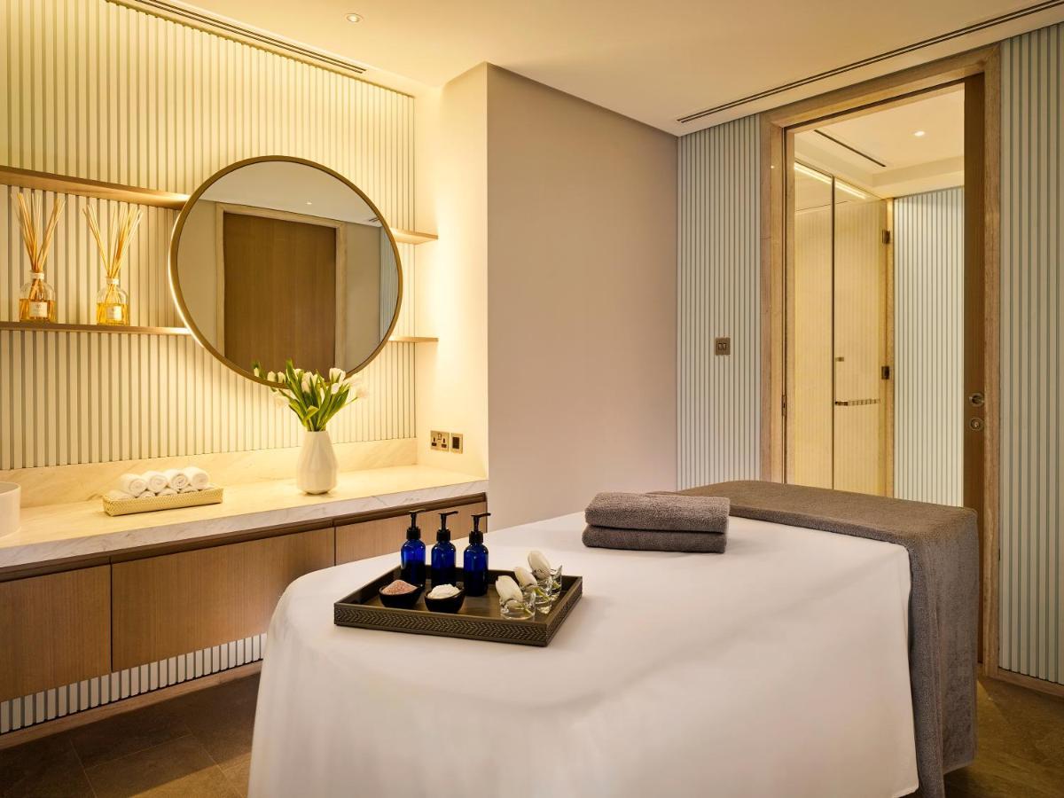 ไฮแอท รีเจนซี อัลกูต มอลล์ Hotel Kuwait City ภายนอก รูปภาพ A treatment room at The Spa at The Landmark, Hong Kong