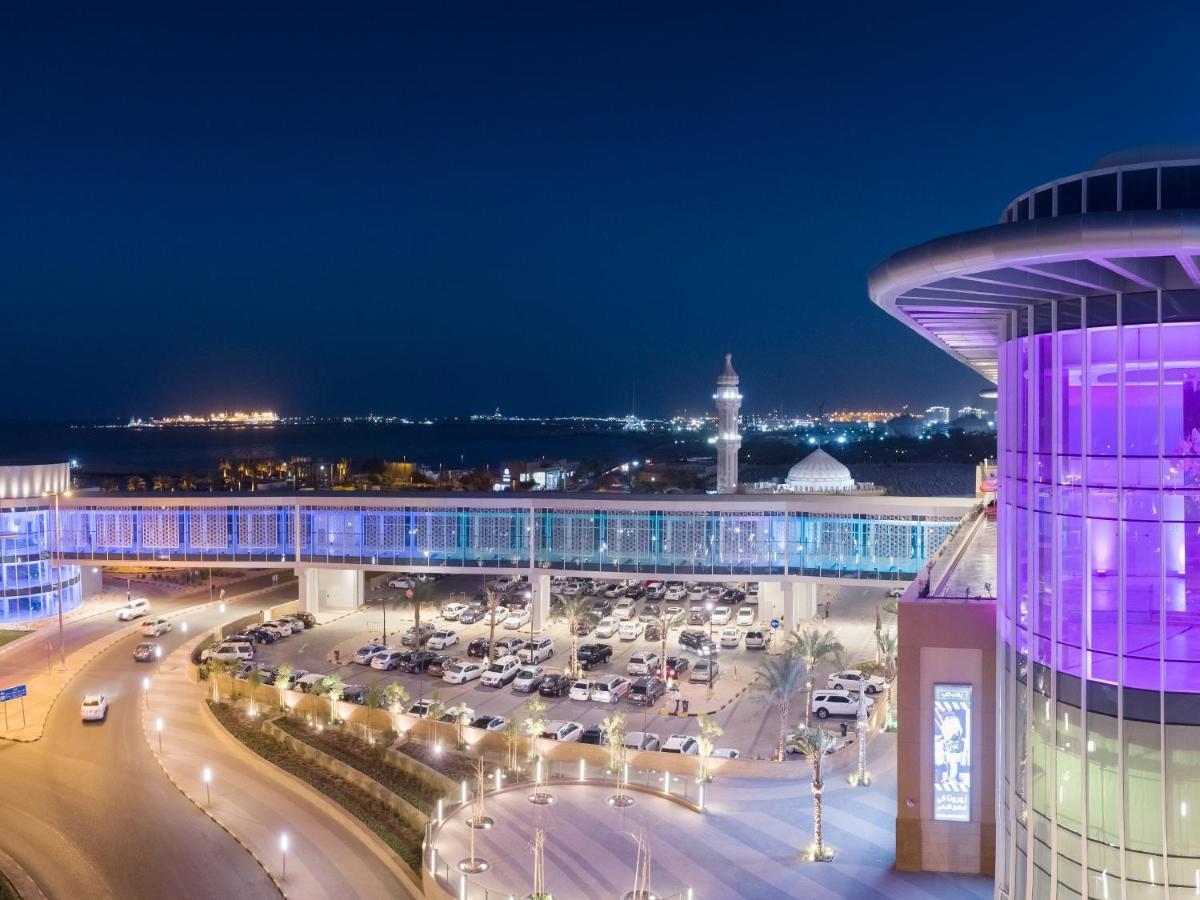 ไฮแอท รีเจนซี อัลกูต มอลล์ Hotel Kuwait City ภายนอก รูปภาพ The airport at night